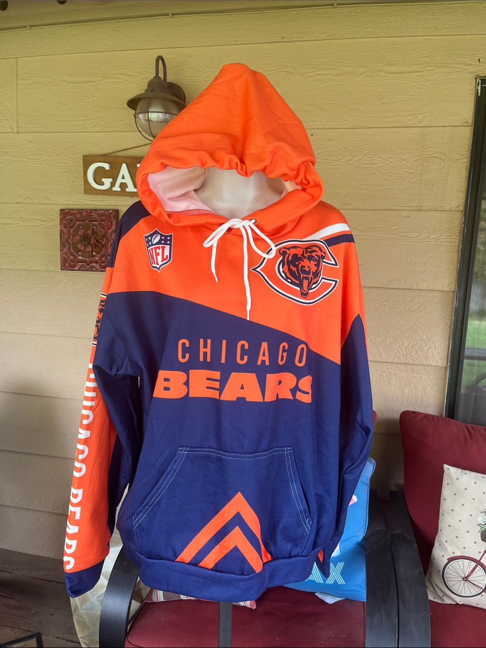 Men's EUC 42 Navy & Orange Pull On Hoodie w/ Cool Chicago Bear Logos/Print  Sz L